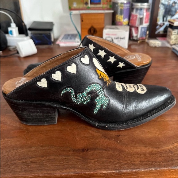 Brother Vellies’ 2020 Doodle Mule from their 2020 collection. - Picture 9 of 14